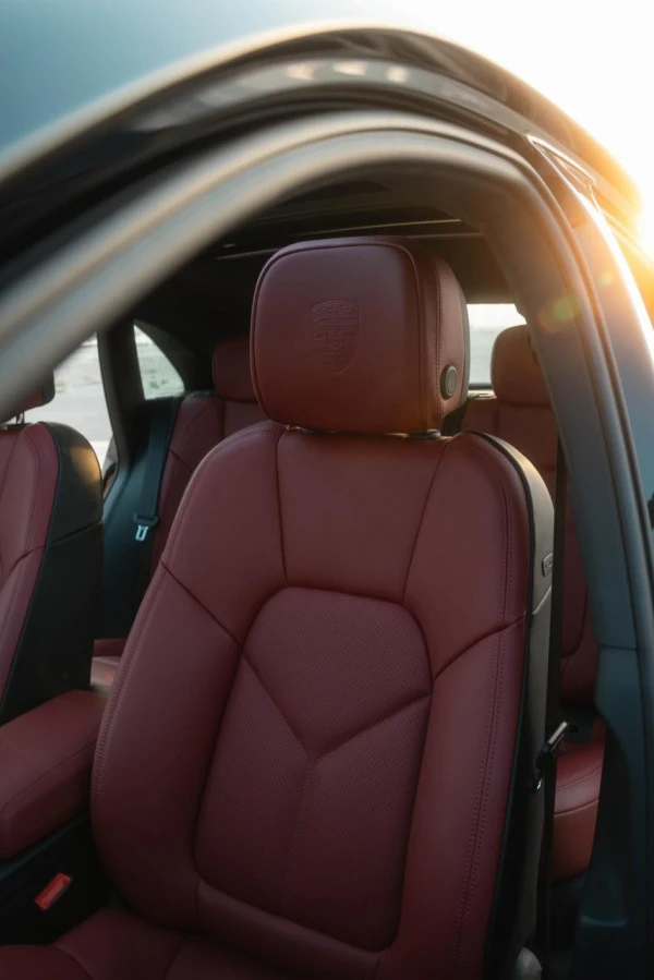  Black Porsche Macan Platinum Photo 4